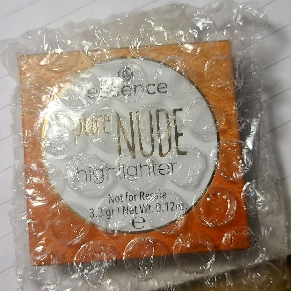 Essence highlighter